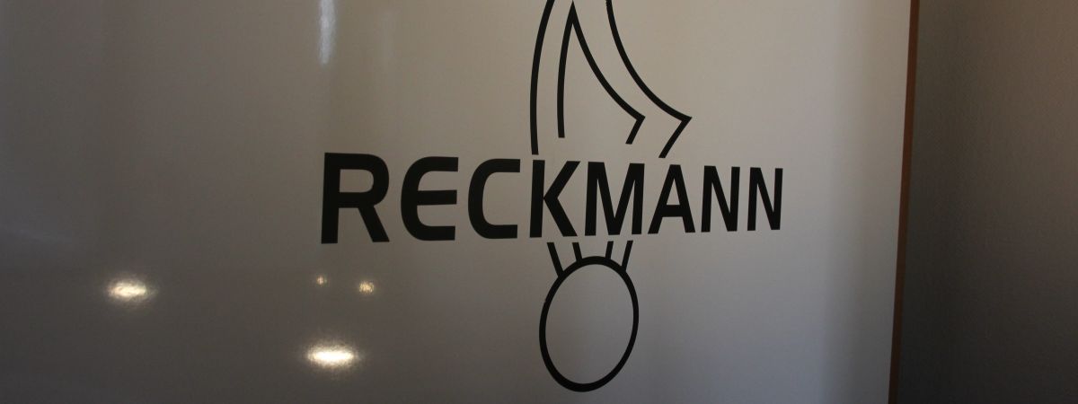 Reckmann Rigging System mit Reckmann-Logo, Detailaufnahme
